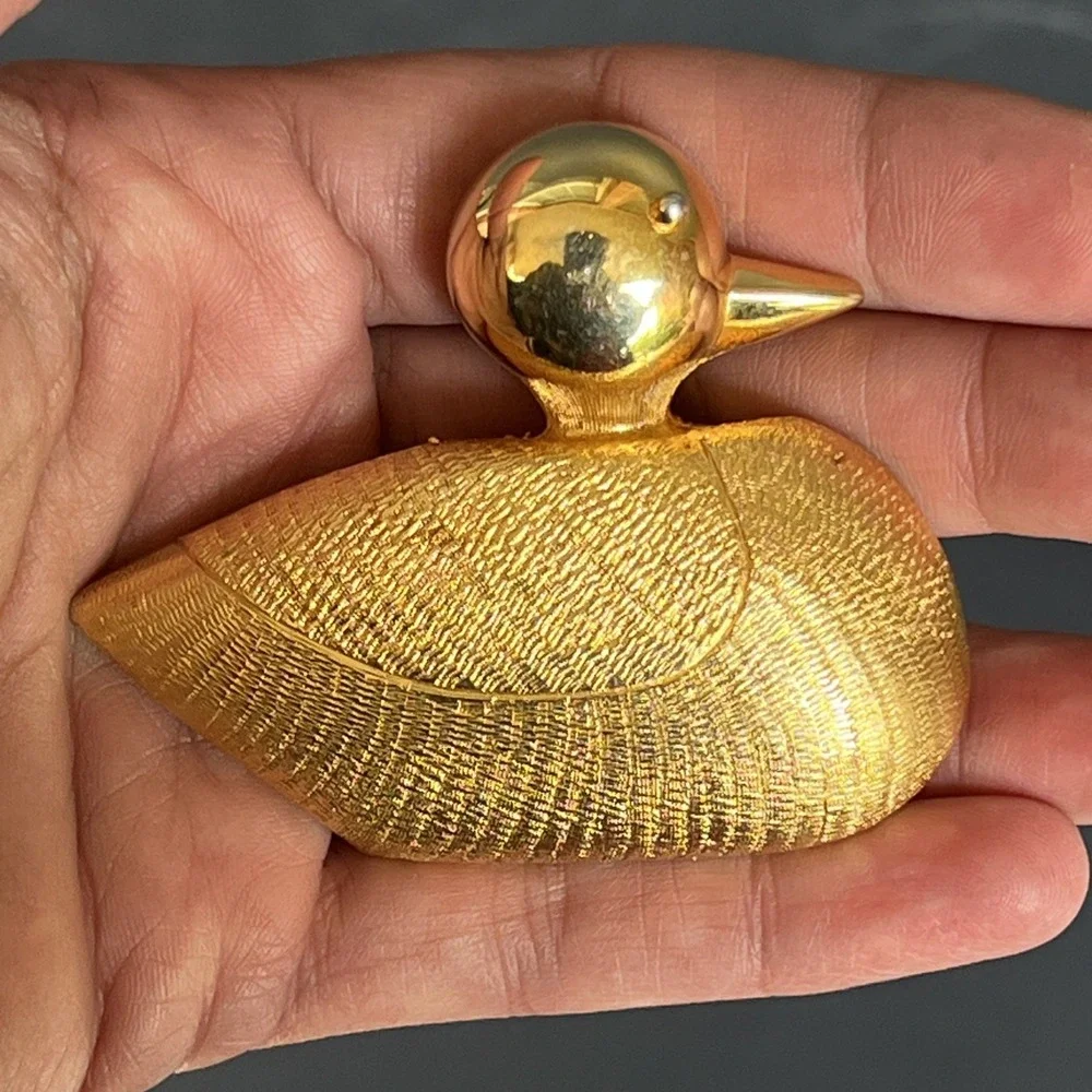 VTG Gold Tone Duck Belt Buckle Textured Waterfowl Novelty Accessory EUC